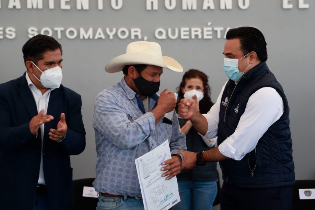 Imagen de Entrega Municipio de Querétaro 100 títulos de propiedad a familias de El Romerillal 20