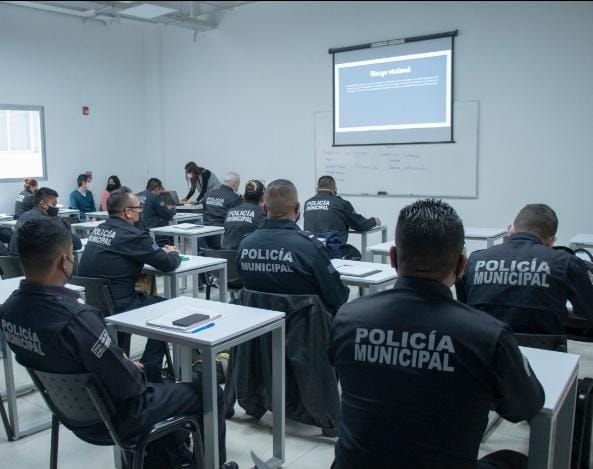 Imagen de Capacitación permanente a policías de la SSPMQ 2