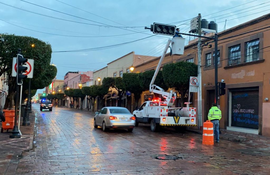 Imagen de Municipio de Querétaro trabaja para restablecer el servicio en semáforos con fallas eléctricas 22