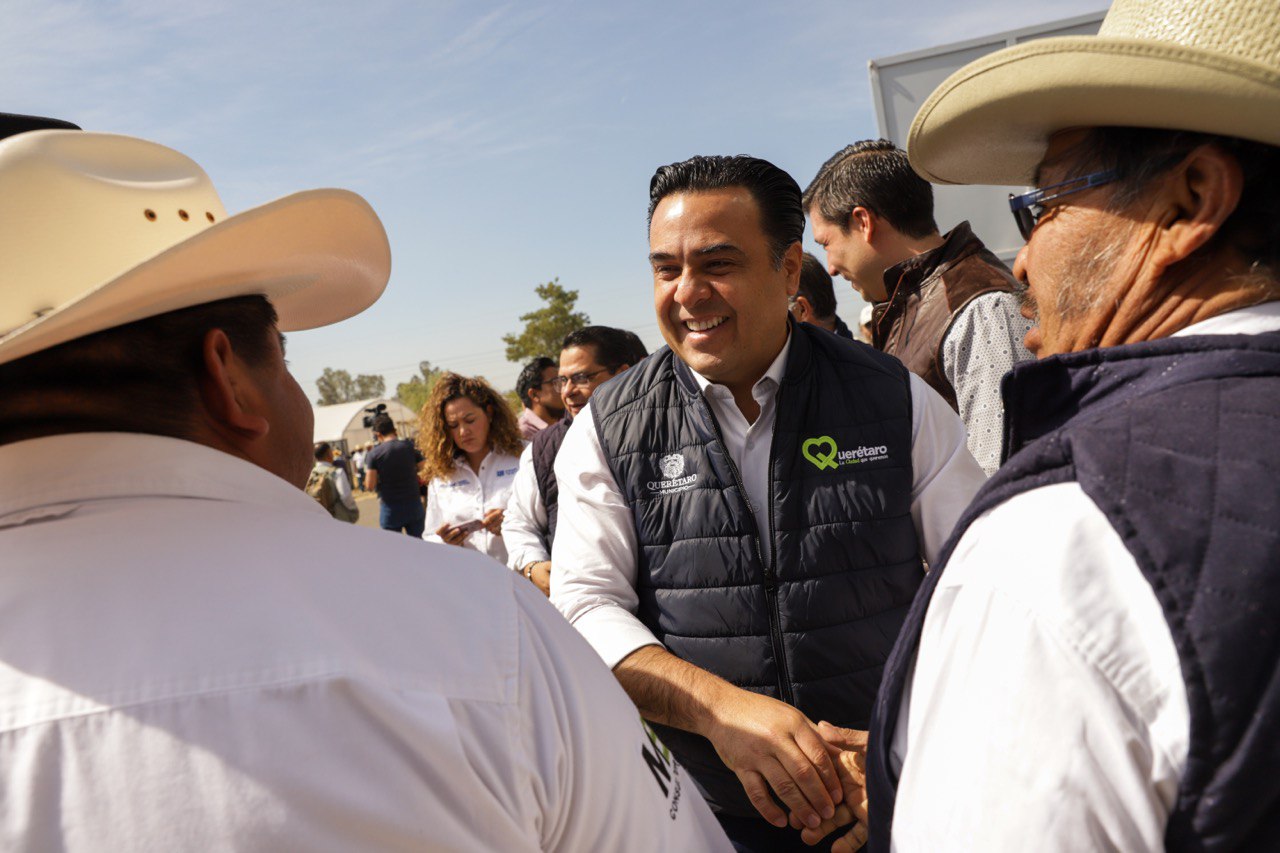 Imagen de Luis Nava, acompañó a Mauricio Kuri González, a la entrega de apoyos por sequía para productores del campo queretano 1