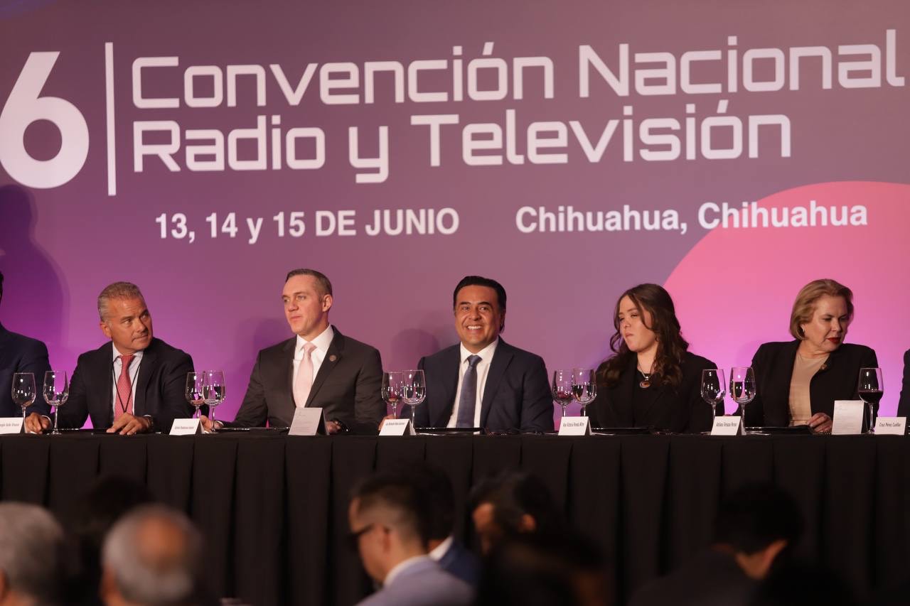 Imagen de Acude Luis Nava a la 96a. Convención Nacional de Radio y Televisión 1