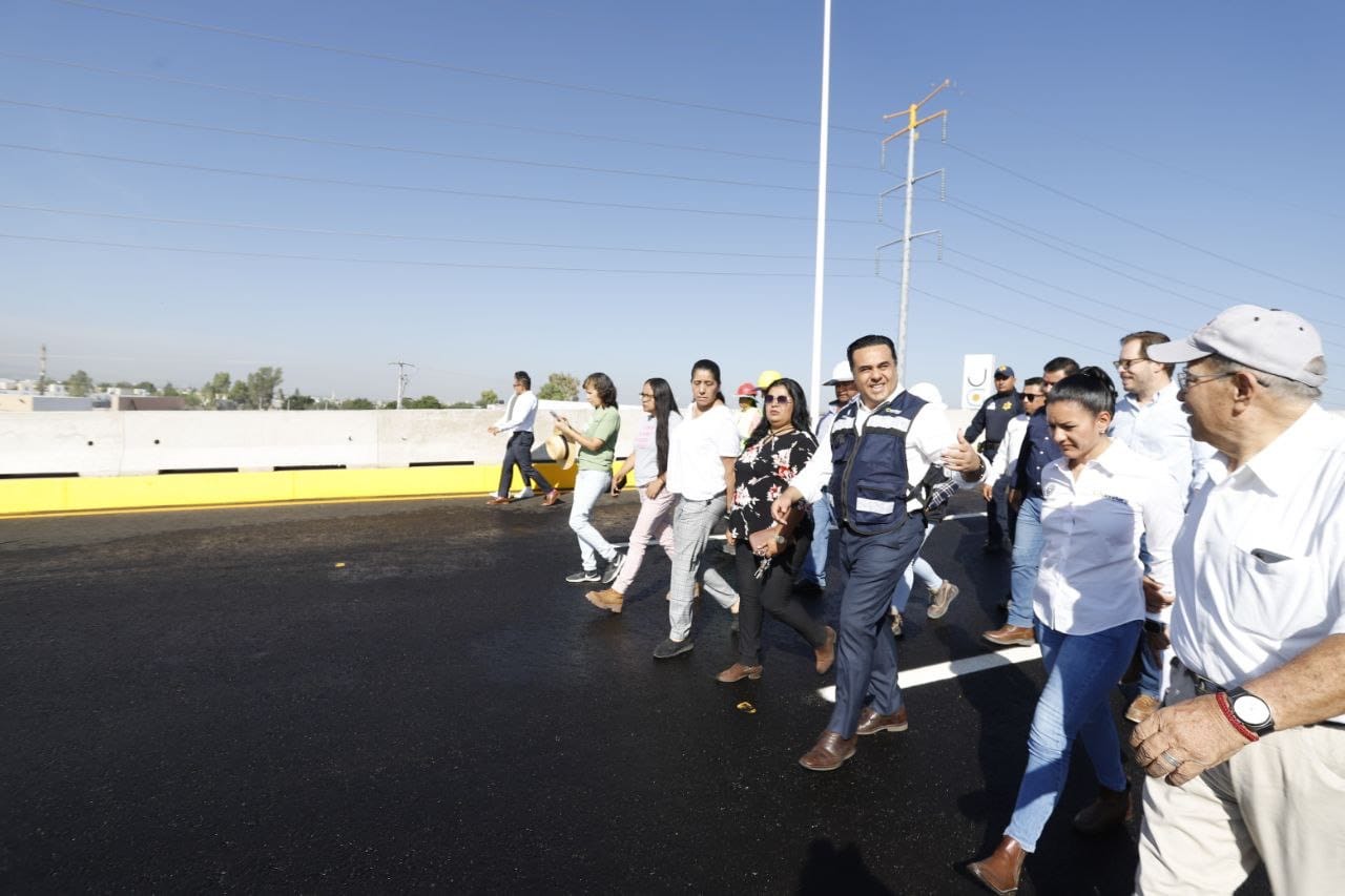 Imagen de Luis Nava inaugura el nuevo paso superior vehicular de Bernardo Quintana con San Pedro Mártir 4