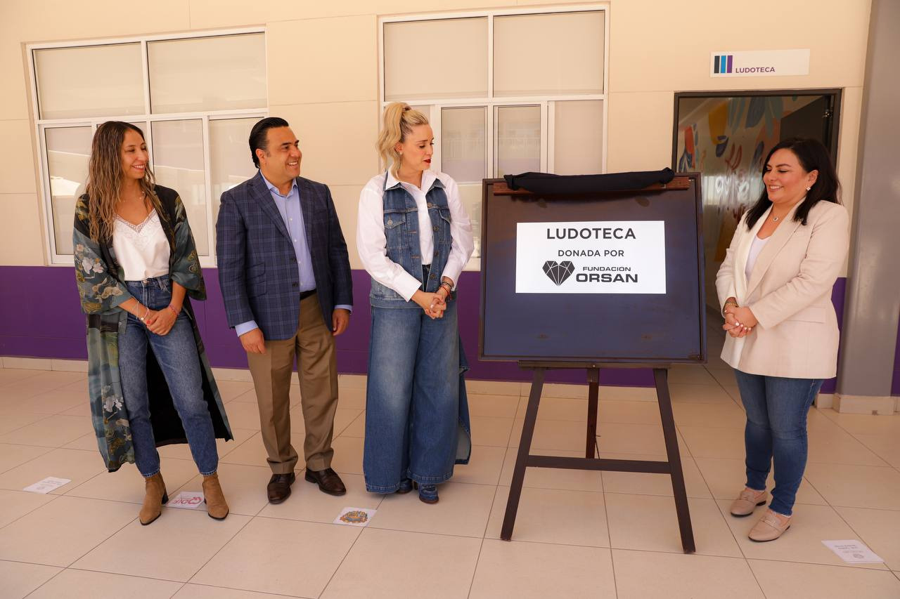 Imagen de Luis Nava y Arahí Domínguez, inauguran remodelación de la ludoteca en la Universidad de las Mujeres 1