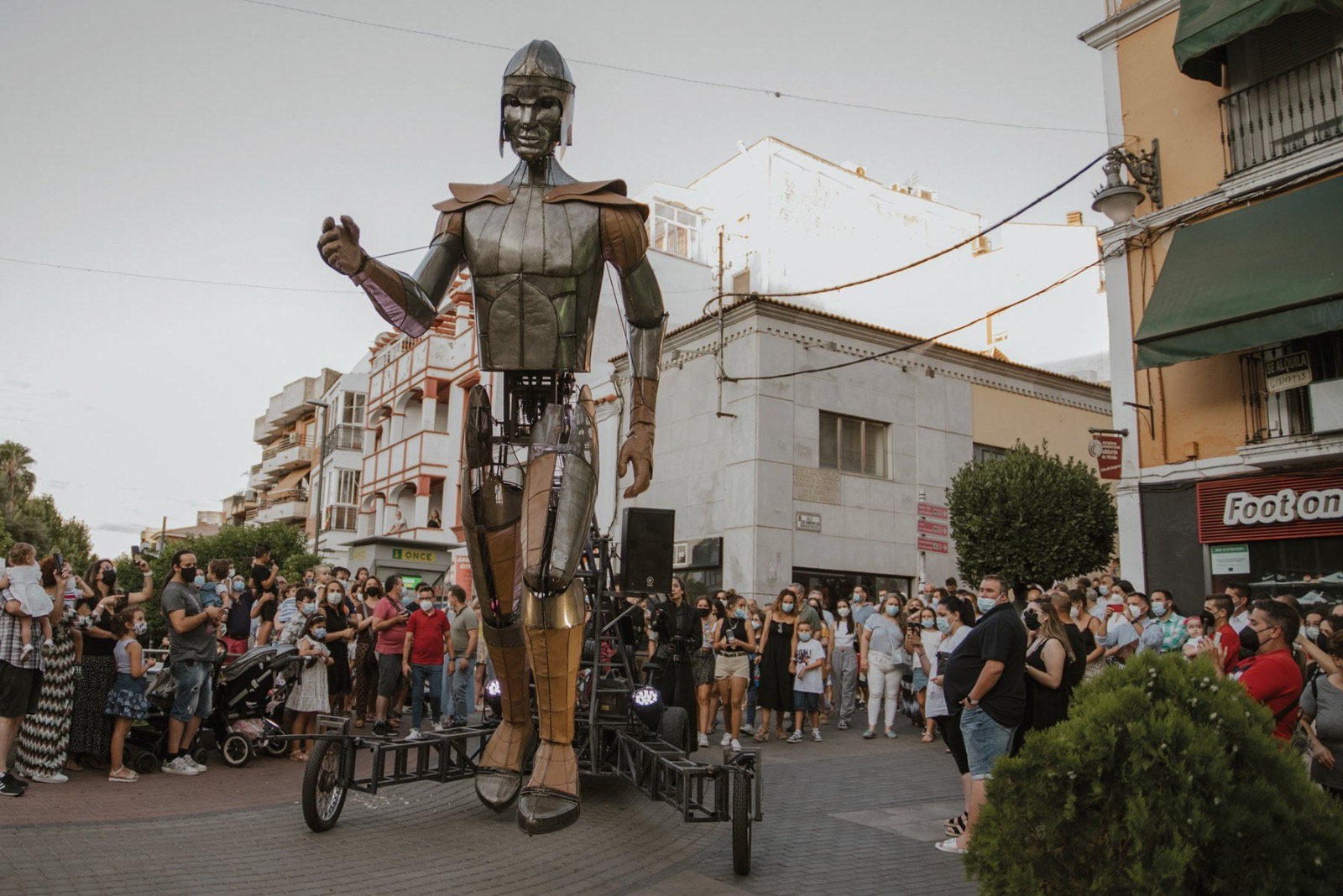 Imagen de Festival Querétaro Experimental presenta el pasacalles “Aquiles” en el corazón de Querétaro 2
