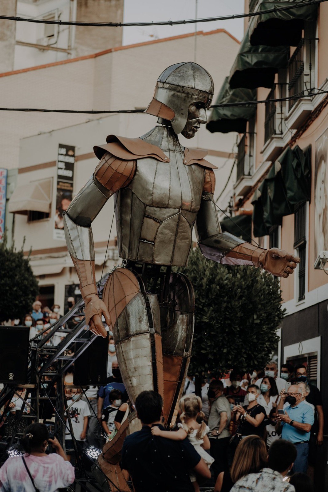 Imagen de Festival Querétaro Experimental presenta el pasacalles “Aquiles” en el corazón de Querétaro 3