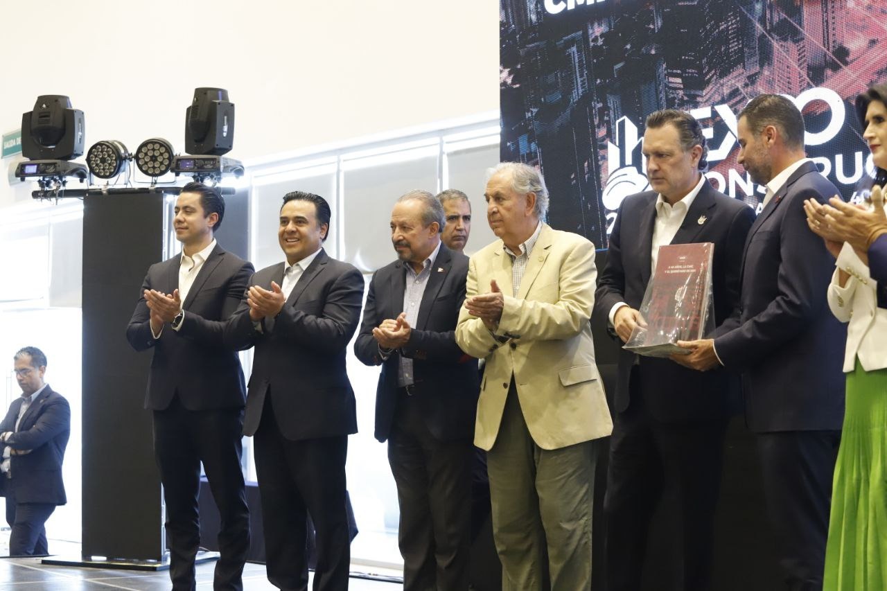 Imagen de Asiste Luis Nava al 40 aniversario de la Cámara de la Construcción en Querétaro 2