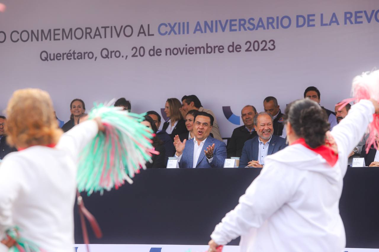 Imagen de Acude Luis Nava al Desfile por el CXIII Anivesario de la Revolución Mexicana 6