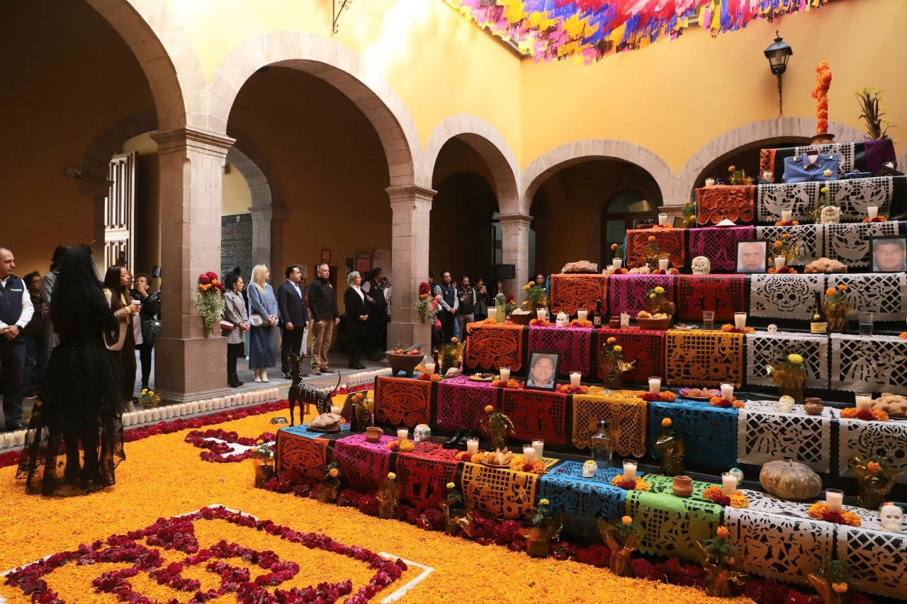 Imagen de En honor a policías caídos, se inauguró el Monumental Altar de Muertos en Palacio Municipal 4