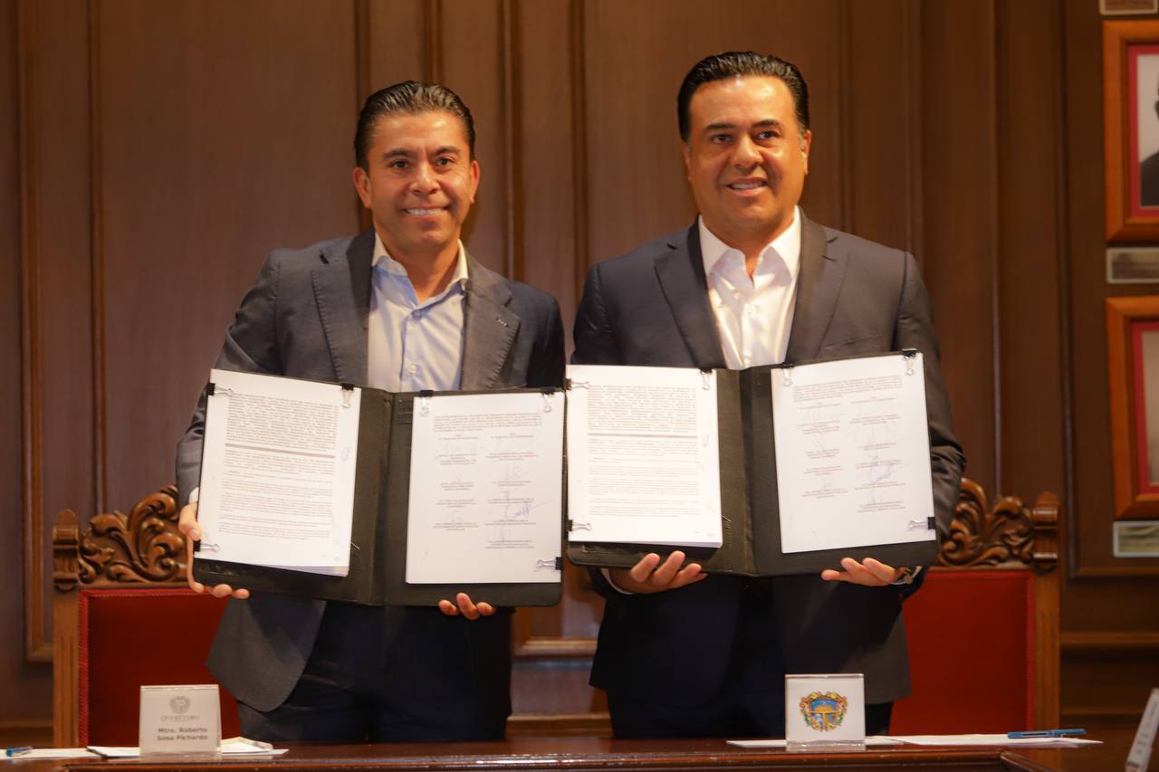 Imagen de Firman Luis Nava y Roberto Sosa el convenio para fijar límites territoriales entre Querétaro y Corregidora 1