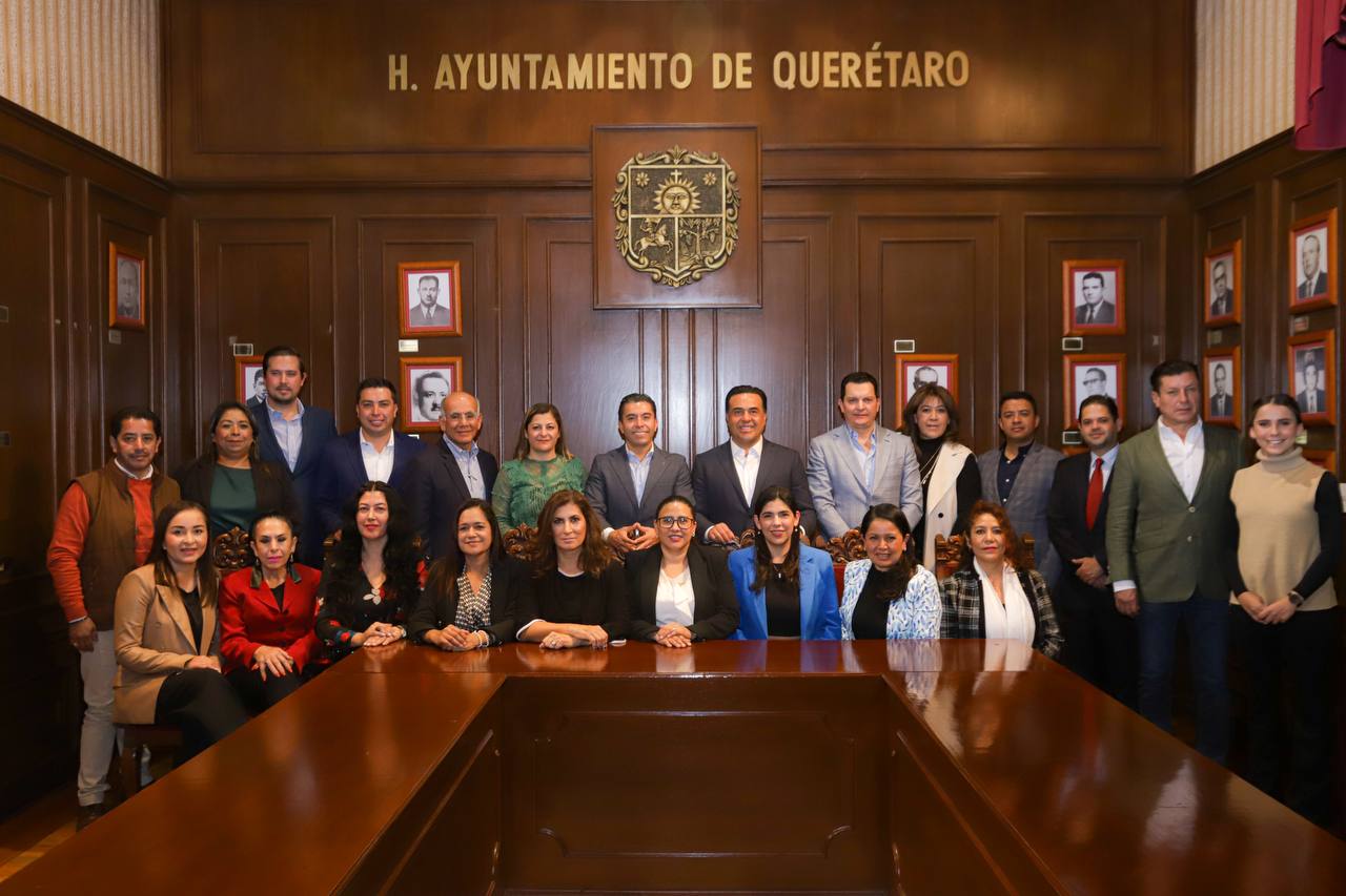 Imagen de Firman Luis Nava y Roberto Sosa el convenio para fijar límites territoriales entre Querétaro y Corregidora 2