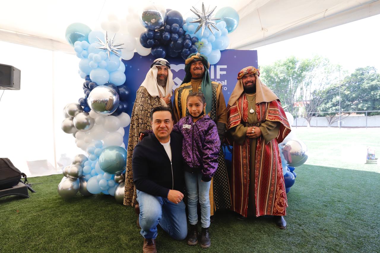 Imagen de Encabezan Luis Nava y Arahí Domínguez el Día de Reyes con niñas y niños de los Centros de Día 1