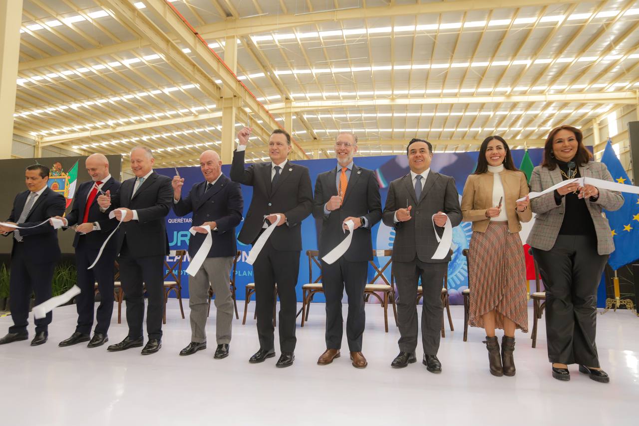 Imagen de Luis Nava acude a inauguración de nueva planta de Eurotranciatura 1