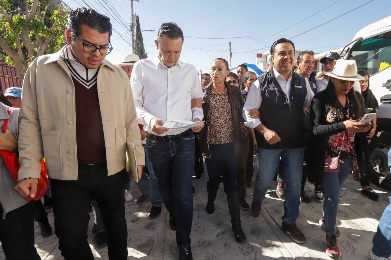 Imagen de Acompaña Luis Nava al Gobernador en la entrega de rehabilitación de calles en Villas de Santiago 4