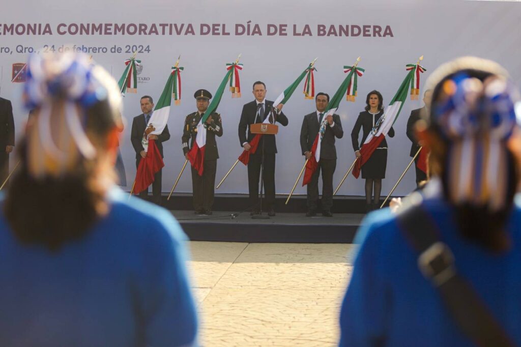Imagen de Participa Luis Nava en ceremonia del Día de la Bandera 14