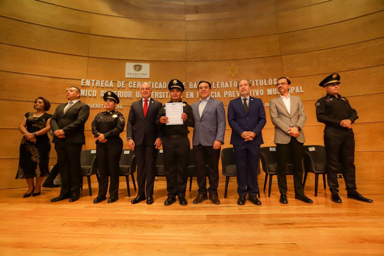 Imagen de Reciben 22 Policías Municipales sus certificados de conclusión de estudios 1