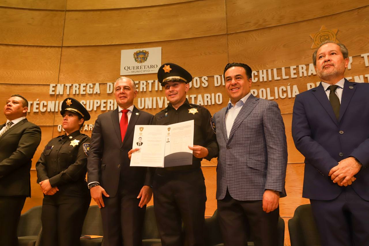 Imagen de Reciben 22 Policías Municipales sus certificados de conclusión de estudios 2