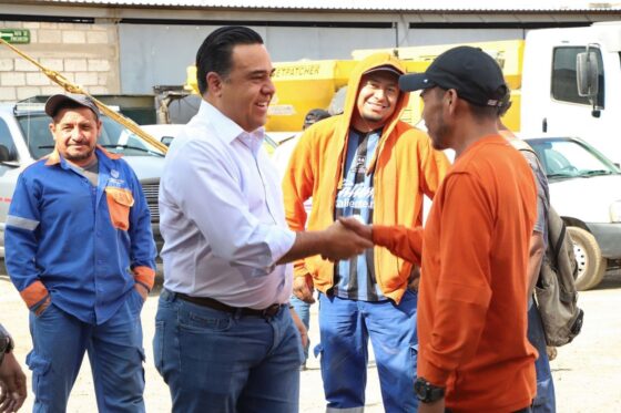 Festeja el personal operativo de Obras Públicas Municipales del Día de la Santa Cruz