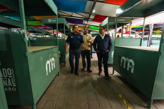 Supervisa Luis Nava instalaciones del Mercado Artesanal Querétaro