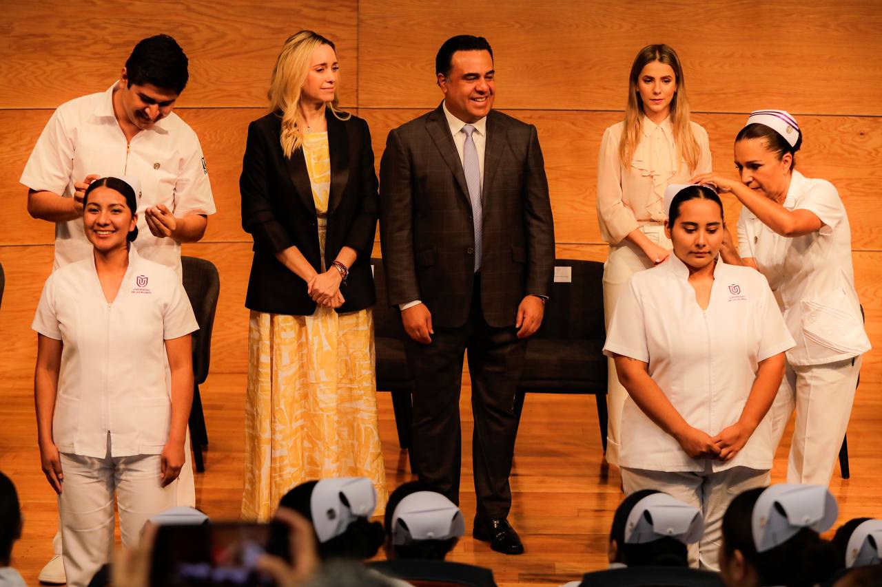 Imagen de Encabeza Luis Nava la imposición de cofias a estudiantes de Enfermería de la Universidad de las Mujeres 3