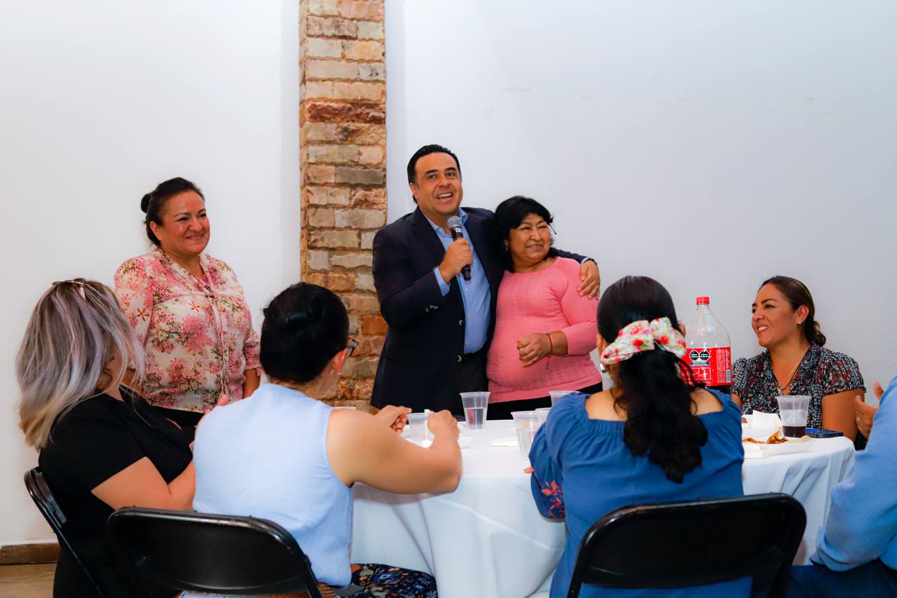 Imagen de Se reúne Luis Nava con líderes comunitarios 4