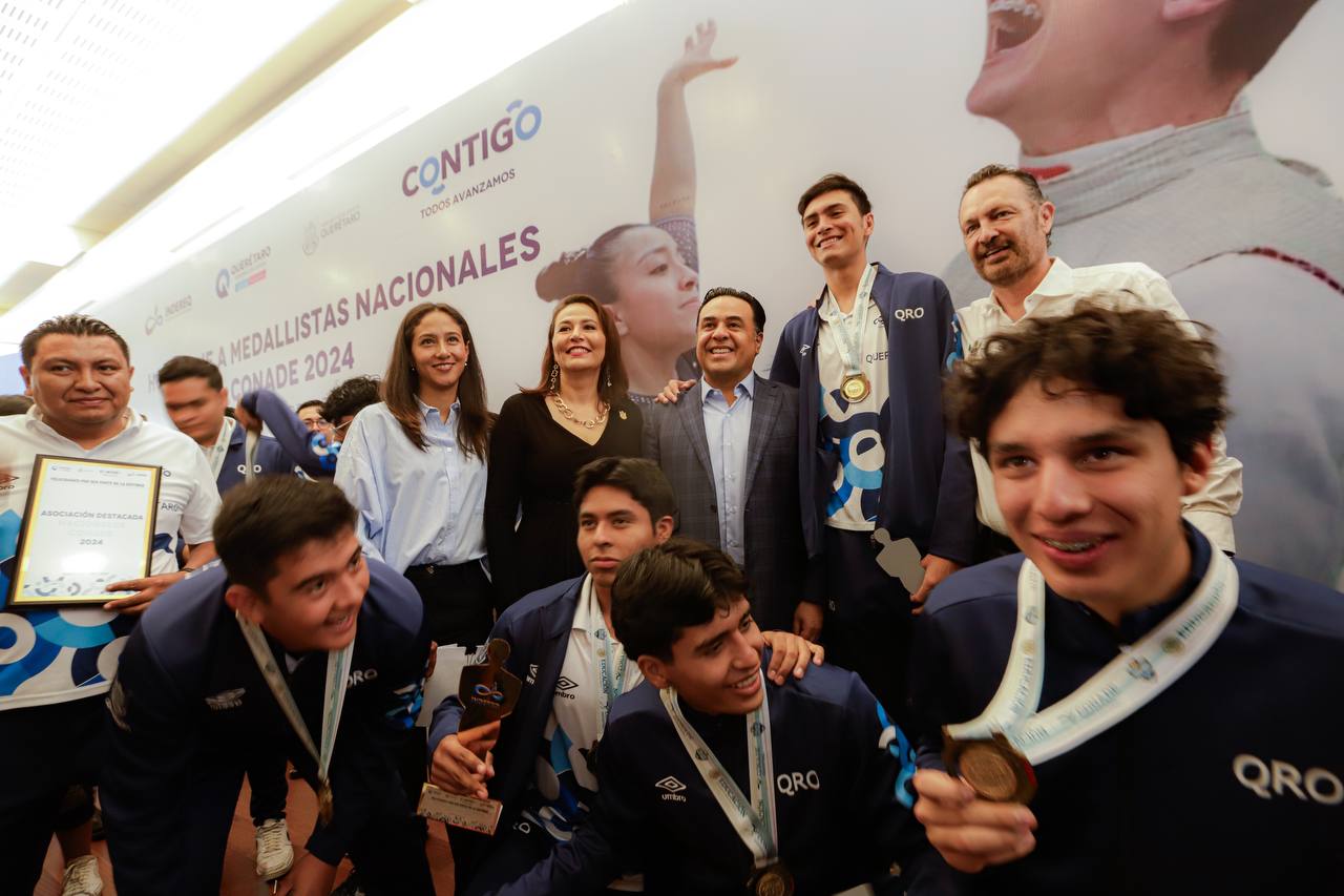 Imagen de Asiste Luis Nava a inauguración de Centro de Salud y a homenaje a medallistas queretanos 1