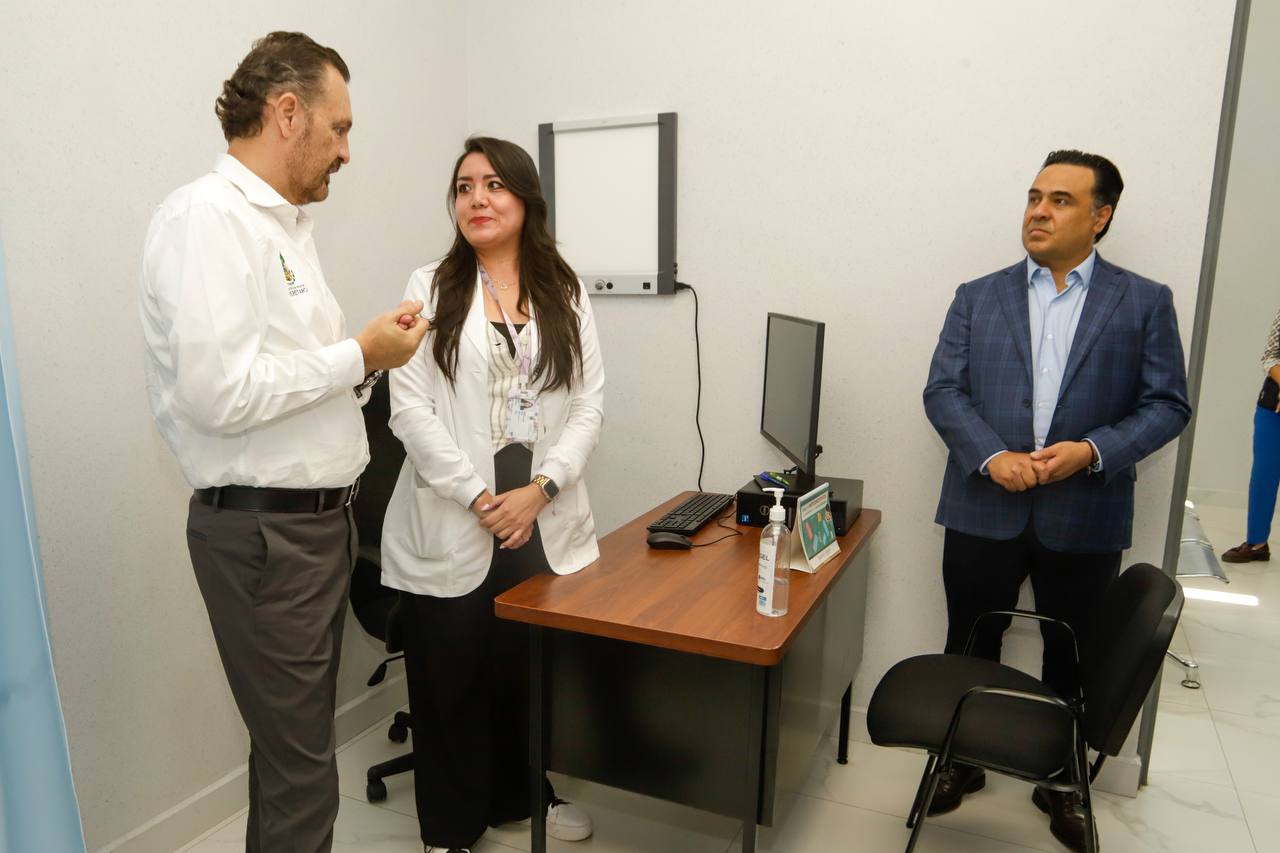 Imagen de Asiste Luis Nava a inauguración de Centro de Salud y a homenaje a medallistas queretanos 2