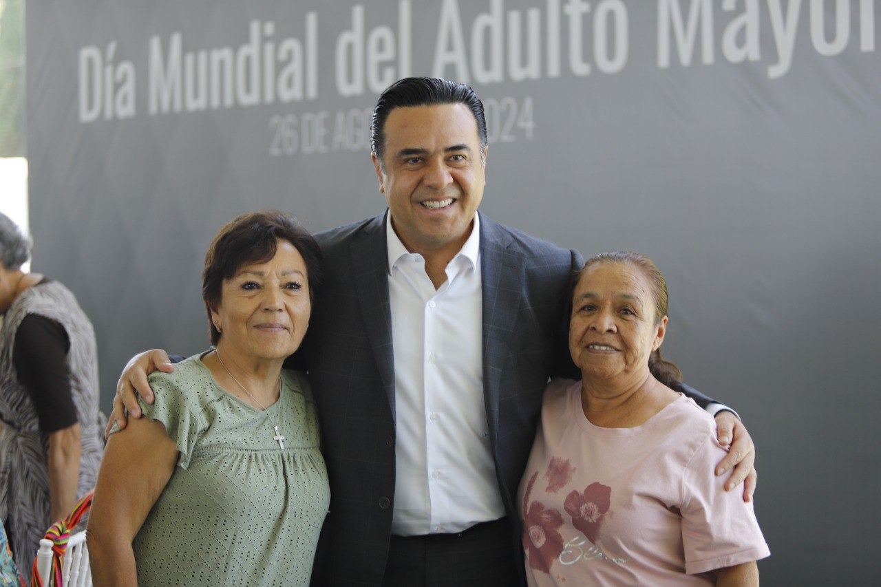 Imagen de Luis Nava y Arahí Domínguez acuden a celebración por el Día del Adulto Mayor 2