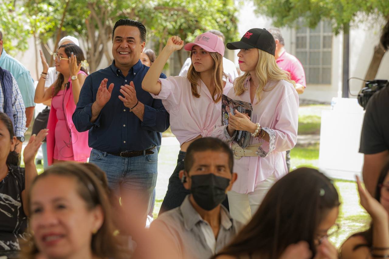 Imagen de Agradecen Luis Nava y Arahí Domínguez a las familias queretanas que confían en programas del DIF 4