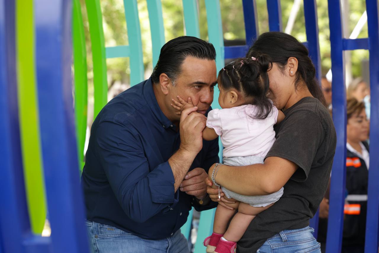 Imagen de Agradecen Luis Nava y Arahí Domínguez a las familias queretanas que confían en programas del DIF 1