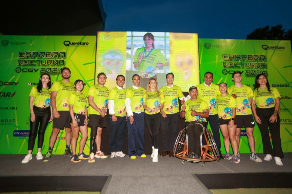 Imagen de Presenta Municipio de Querétaro la playera, medalla y premios de la Carrera Nocturna CGV 2024 12