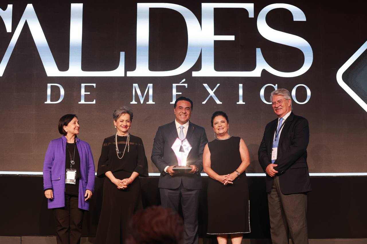 Imagen de Recibe Luis Nava Premio por el Centro de Innovación y Tecnología Creativa, BLOQUE 2