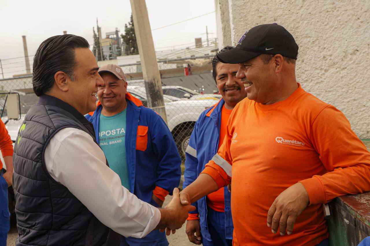 Imagen de Luis Nava agradece a personal del Departamento de Alumbrado Público su dedicación por Querétaro 1