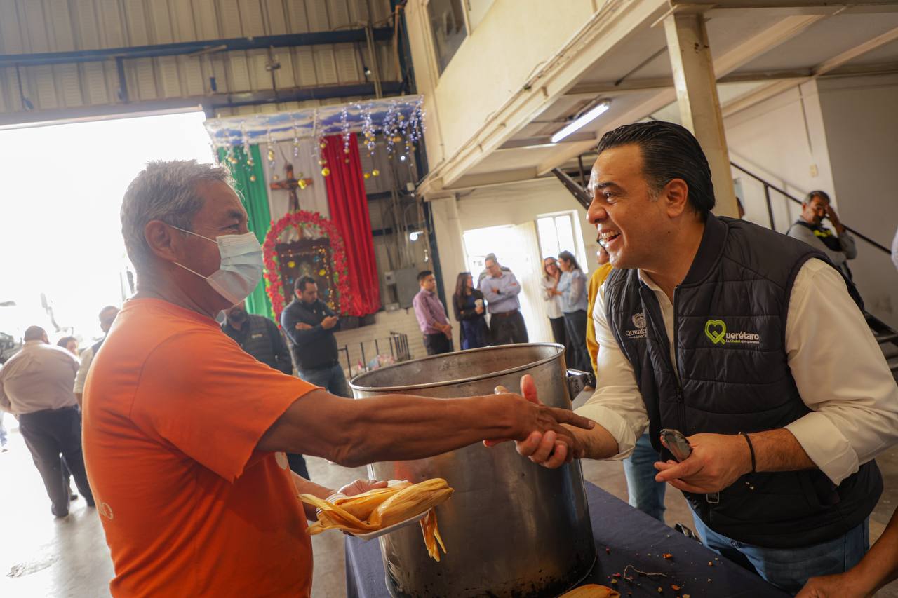 Imagen de Luis Nava agradece a personal del Departamento de Alumbrado Público su dedicación por Querétaro 4