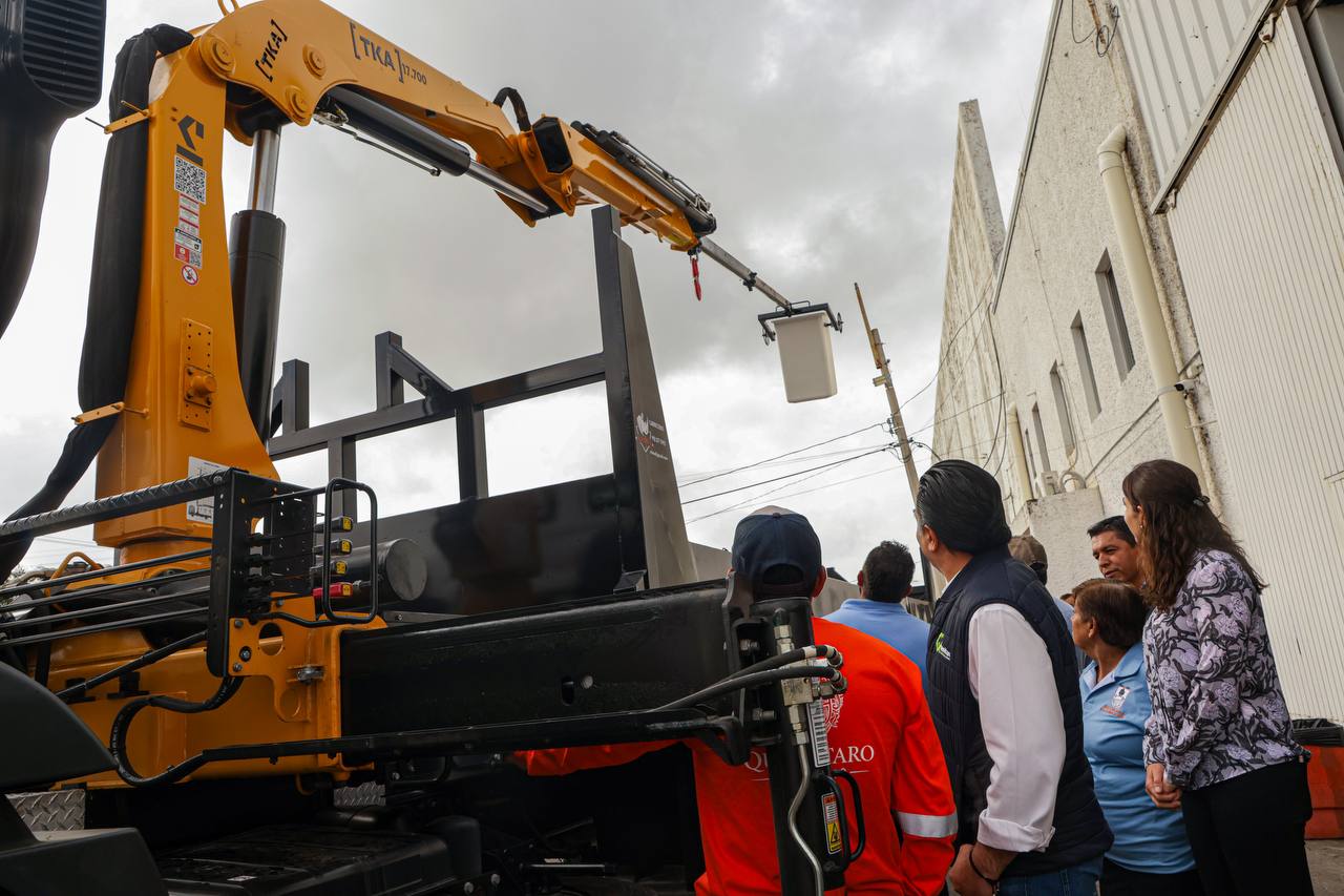 Imagen de Luis Nava agradece a personal del Departamento de Alumbrado Público su dedicación por Querétaro 3