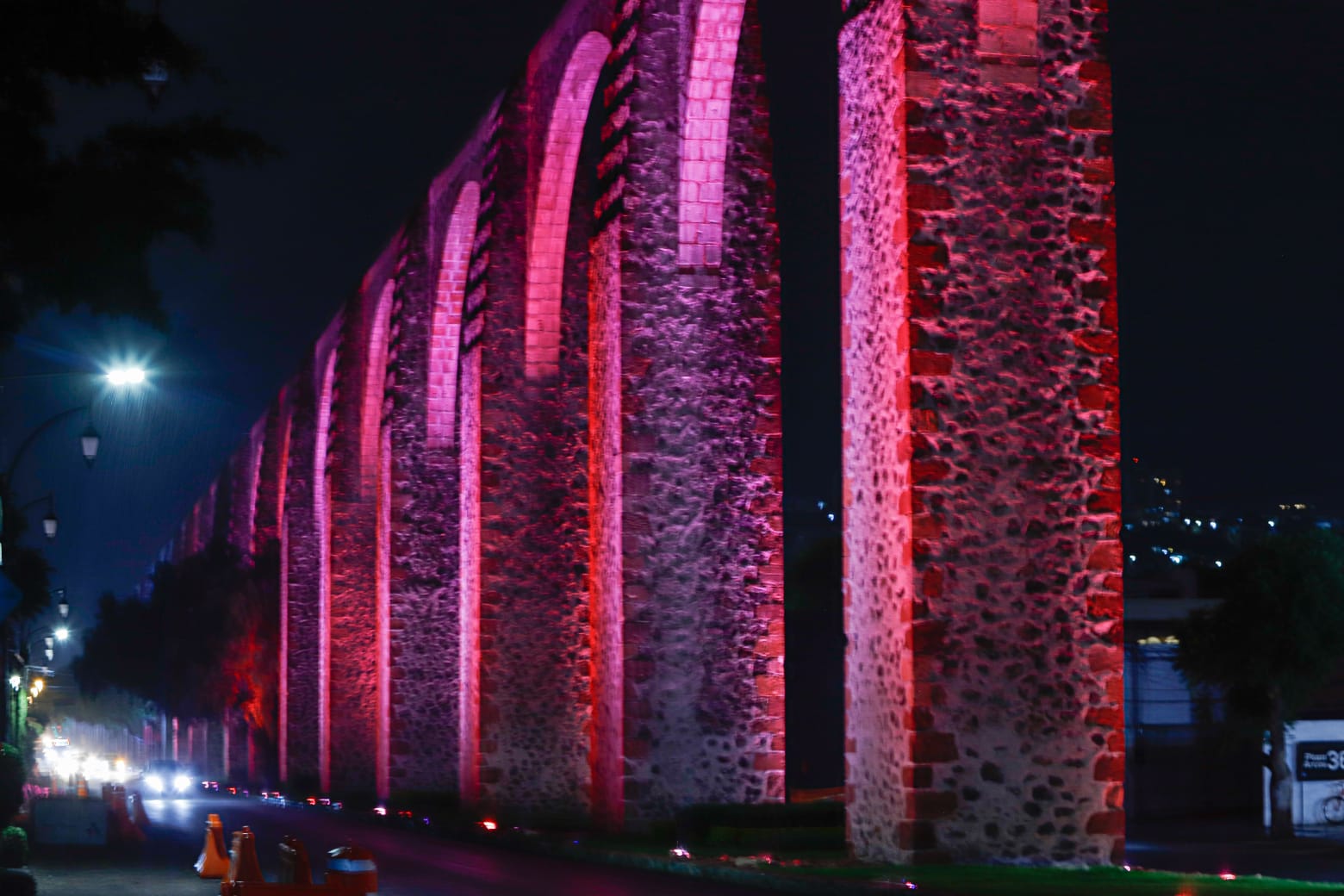 Imagen de Inaugura Luis Nava iluminación en Los Arcos 4