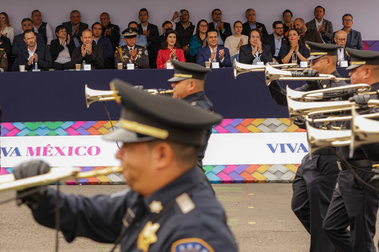 Imagen de Asiste Luis Nava al Desfile Cívico Militar por el CCXIV Aniversario de la Independencia de México 4