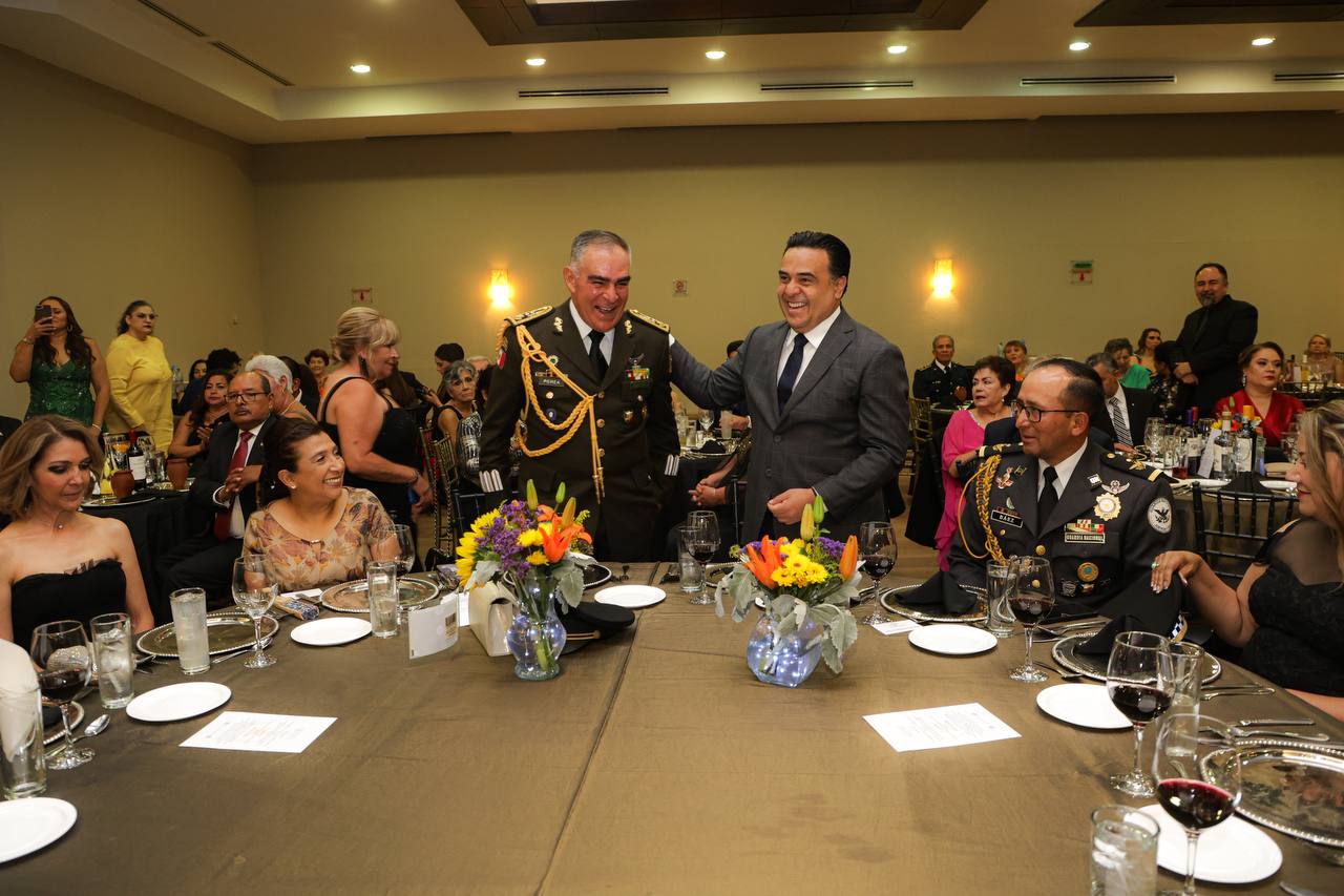 Imagen de Recibe Luis Nava reconocimiento de la Asociación de Militares Retirados 3