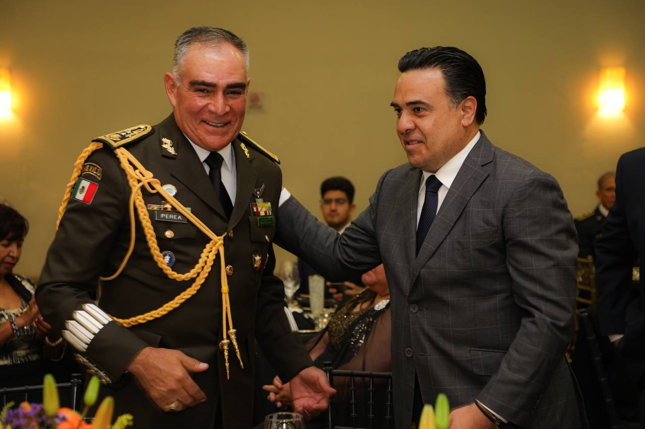 Imagen de Recibe Luis Nava reconocimiento de la Asociación de Militares Retirados 5