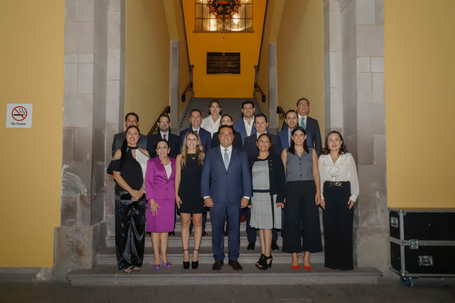 Imagen de Se colocaron las fotos de Luis Nava y Miguel Parrodi en la pared de Presidentes del Salón de Cabildo 2