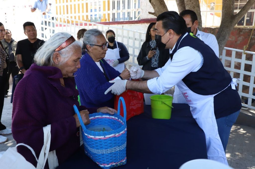 Imagen de Supervisa Luis Nava jornada de “Comedor Contigo” en El Salitre 14