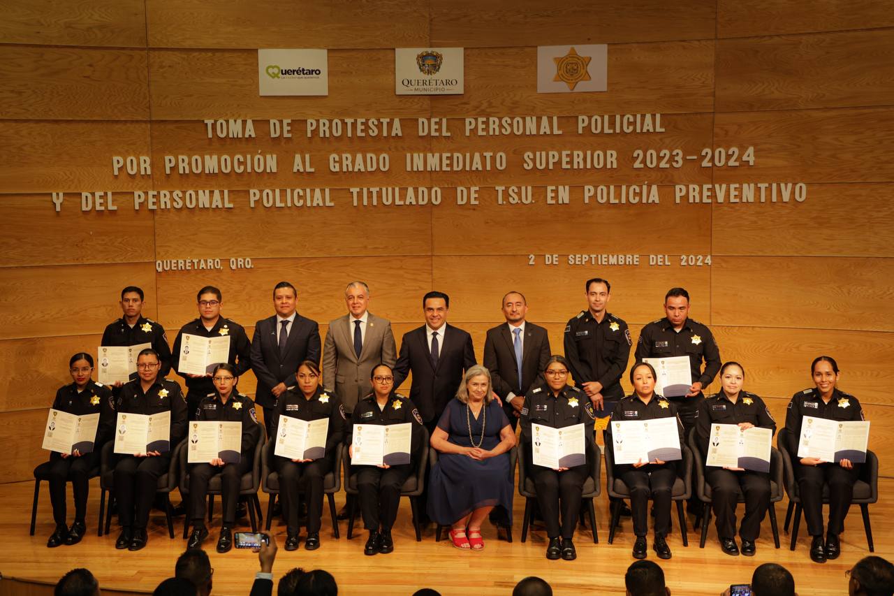 Imagen de Luis Nava toma protesta a 24 Policías ascendidos de grado y 13 titulados TSU en Policía Preventivo 4