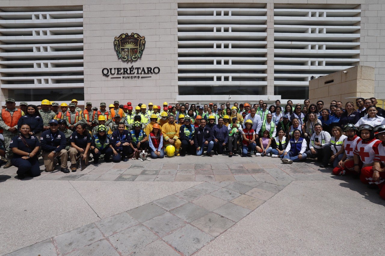 Imagen de Mil 222 personas evacuaron el Centro Cívico en simulacro por el Día Nacional de Protección Civil 2024 1