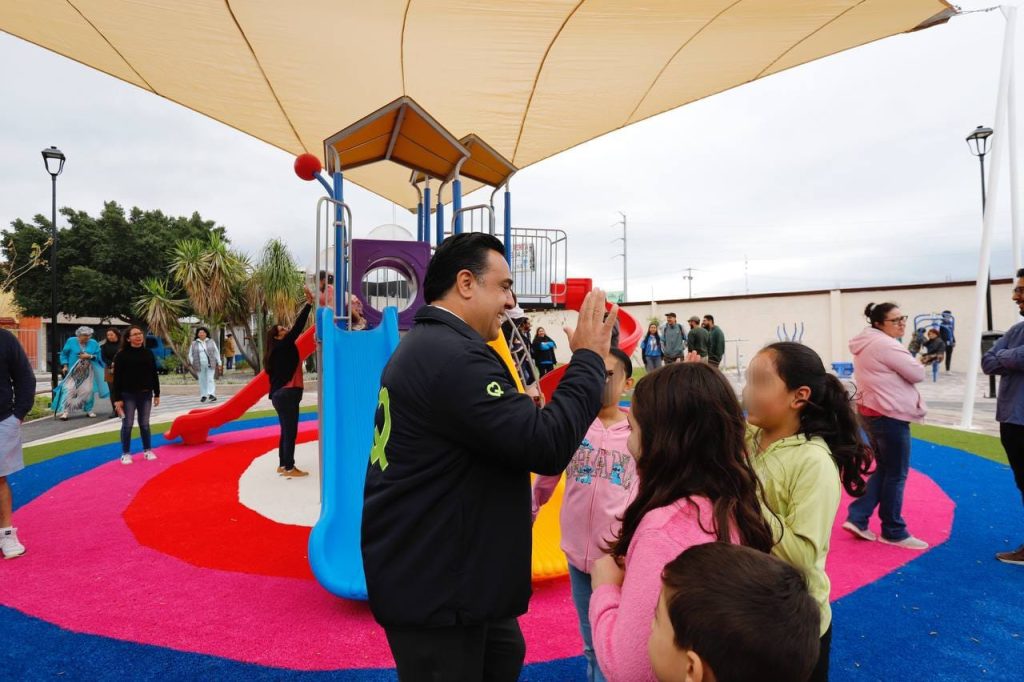 Imagen de Entrega Luis Nava la rehabilitación del Parque Eurípides. 20