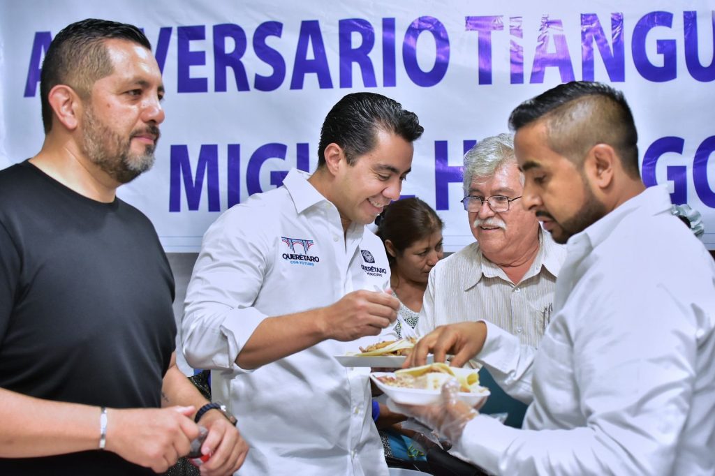 Imagen de Celebra Felifer Macías 45 aniversario del tianguis dominical de La Cruz "Miguel Hidalgo” 18