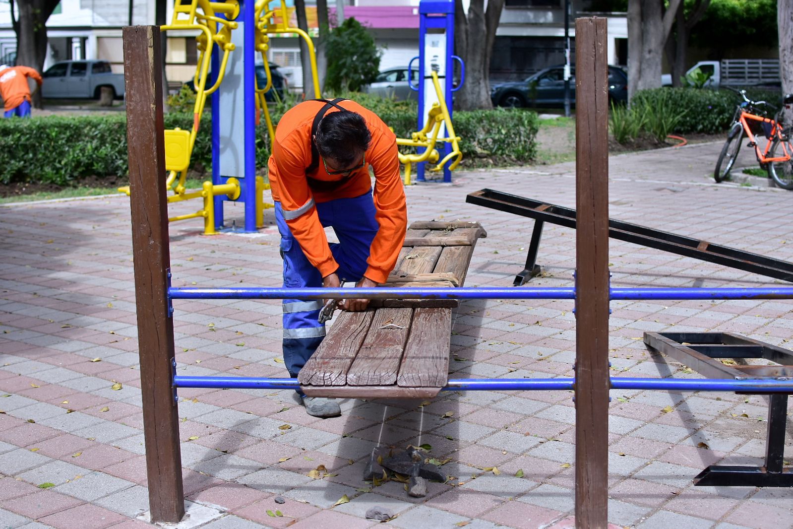 Imagen de Supervisa Felifer Macías rehabilitación de espacios públicos en Jardines de la Hacienda 2