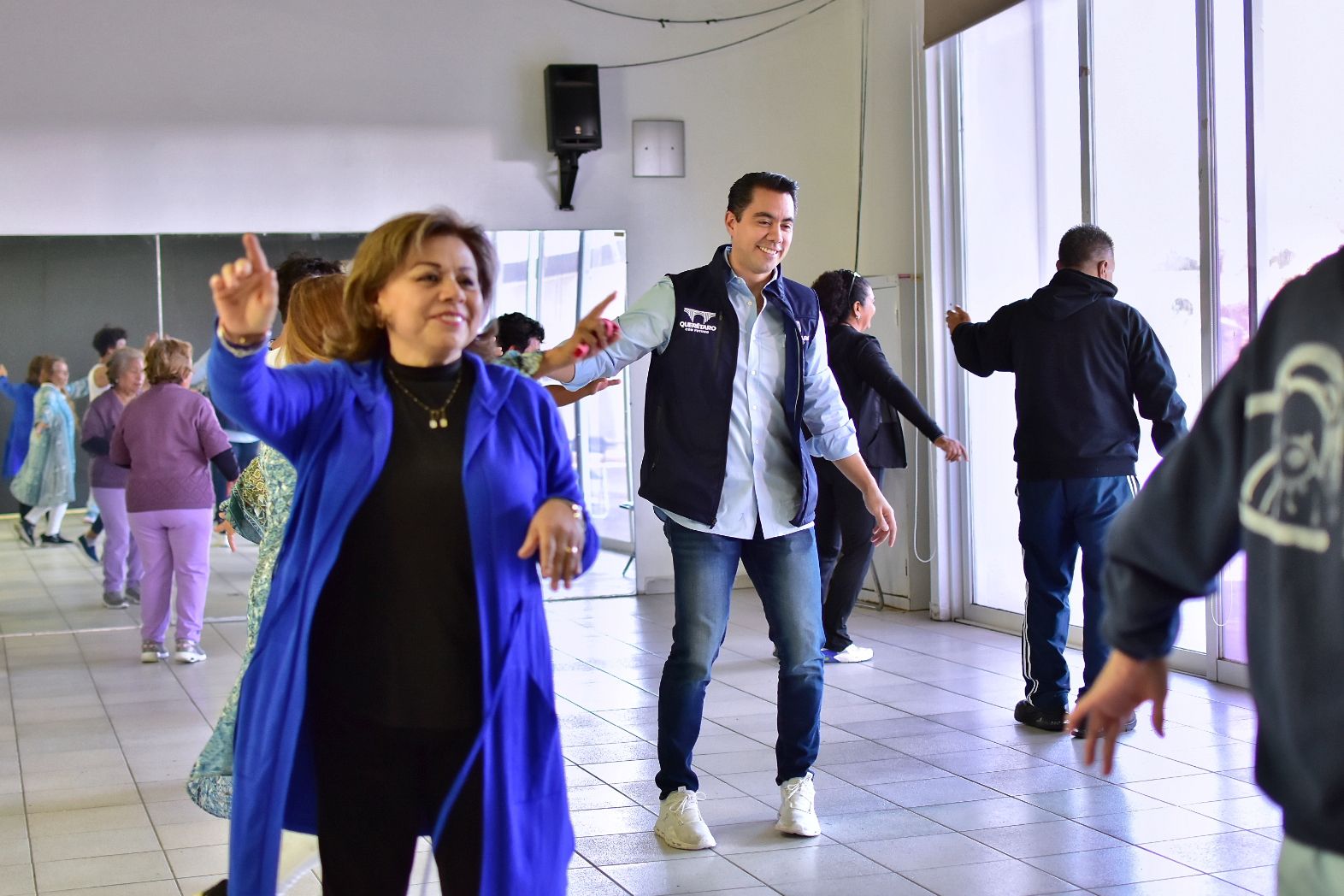 Imagen de Visita Felifer Macías el Centro del Adulto Mayor Nänxu 4