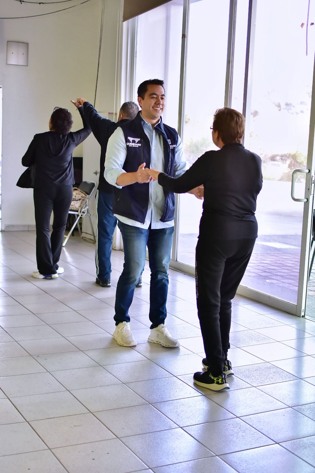 Imagen de Visita Felifer Macías el Centro del Adulto Mayor Nänxu 5