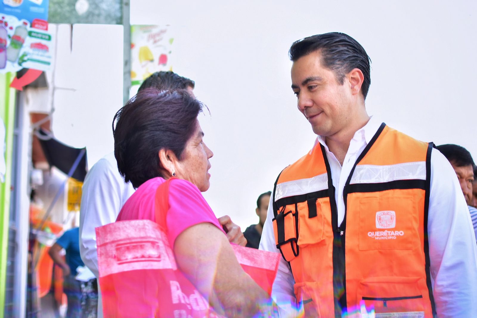 Imagen de Supervisa Felifer Macías trabajos de limpieza en Santa María Magdalena 2