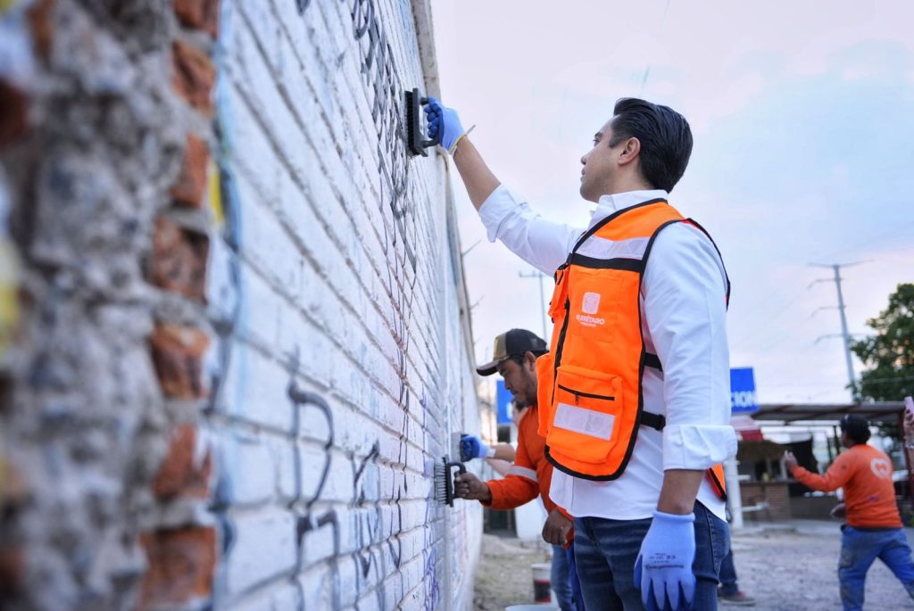 Imagen de Impulsa Felifer Macías el Plan Orden para limpieza de grafiti en la Unidad Deportiva José María Truchuelo 2