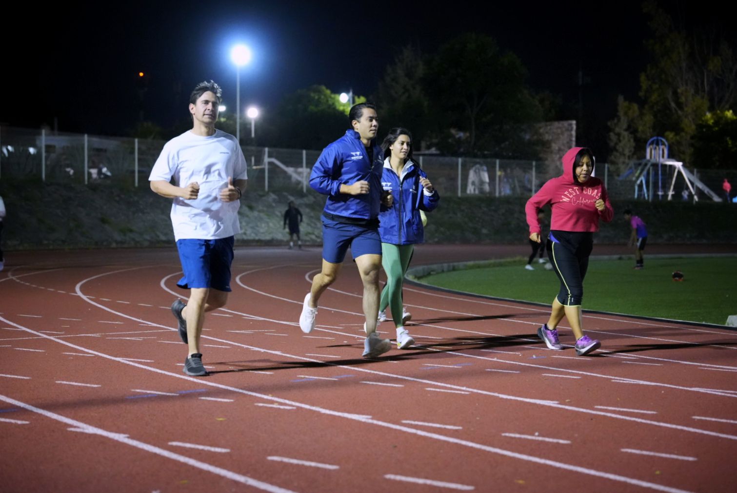 Imagen de Anuncia Felifer Macías unidades deportivas gratuitas 5